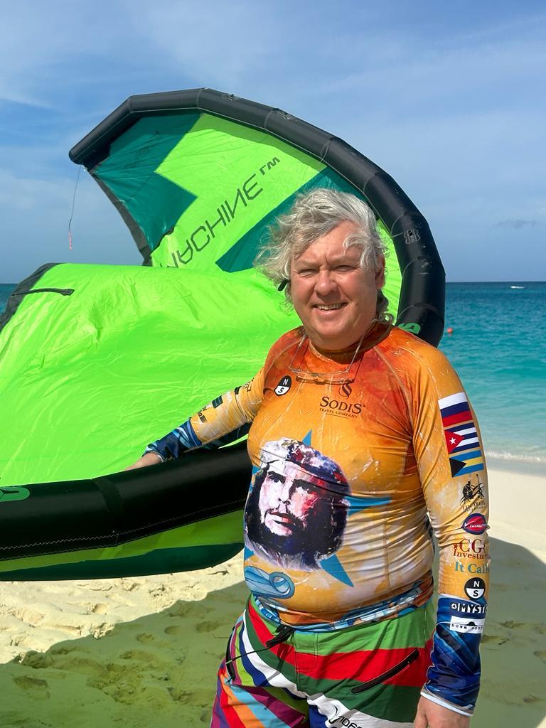 A team of Russian kitesurfers made the world's first crossing from the Bahamas to Cuba through the Old Bahama Channel, 108 km long, in 6 hours 37 minutes