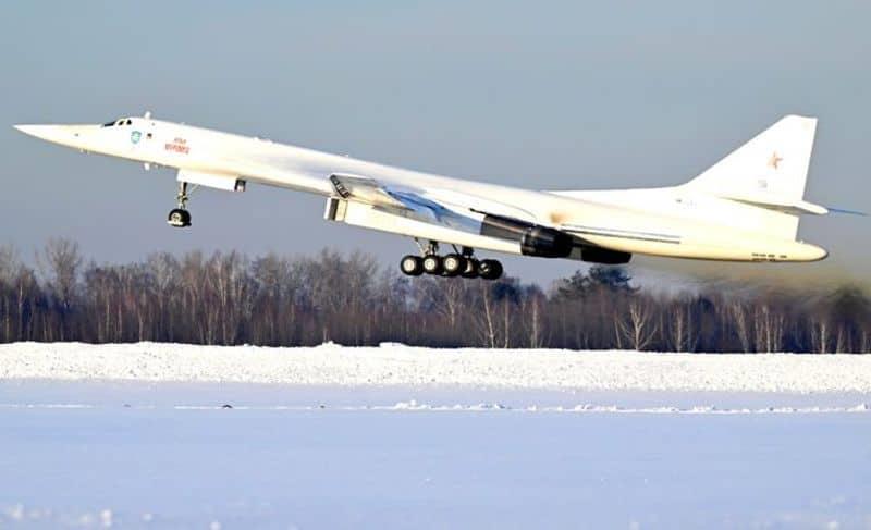 Russia's Vladimir Putin Flies In New Tu-160M, One Of World's Most ...