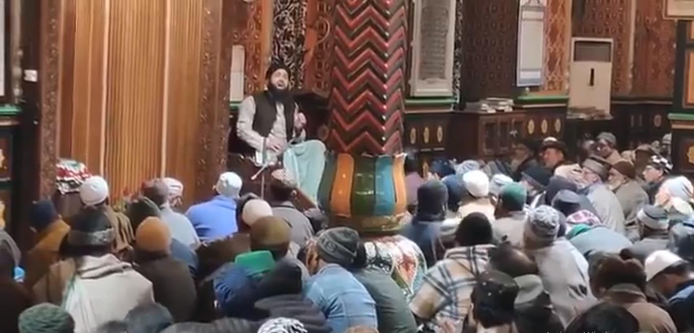 ShabEBarat Observed In Kashmir, Prayers Not Allowed At Jamia Masjid