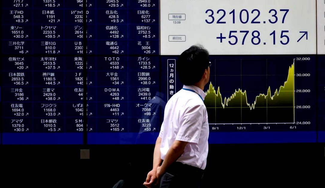 Nikkei index records biggest gain in terms of points in the fiscal year