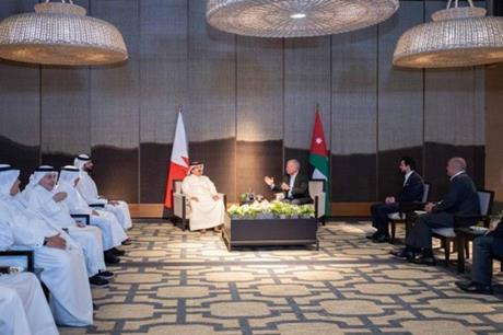 الملك والعاهل البحريني يؤكدان ضرورة إدامة التنسيق العربي الملك والعاهل البحريني يؤكدان ضرورة إدامة التنسيق العربي