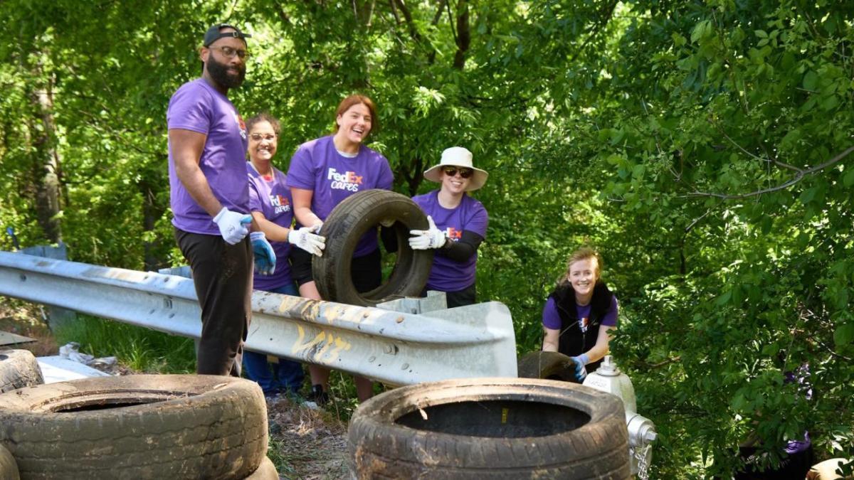 Fedex Cares Beautifies And Keeps Local Waterways Clean - Vimarsana News