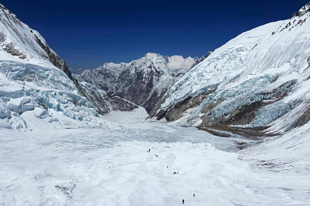 Kenyan And Nepali Climbers Die On Everest, Three Missing - Vimarsana News