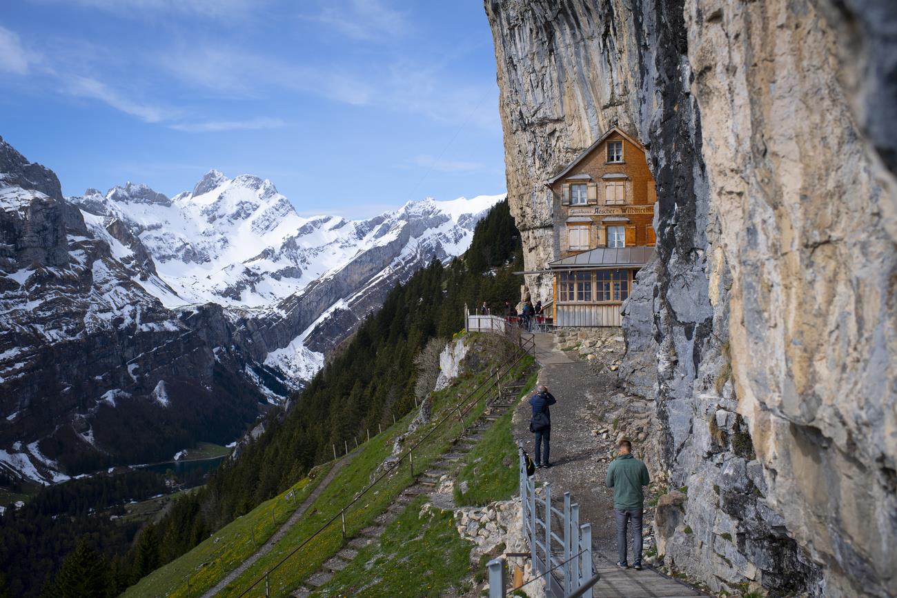 Switzerland Expects Bumper Summer For Tourism