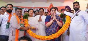 'Congress Loves Enemy Country Pakistan', Smriti Irani Sharpens Attack In Punjab Rally - Vimarsana News
