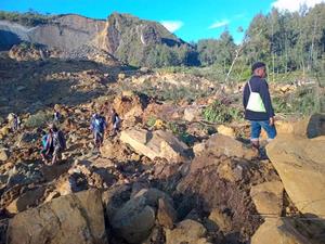 Papua New Guinea PM Visits Landslide-Wrecked Region In Enga Province, Offers Support - Vimarsana News