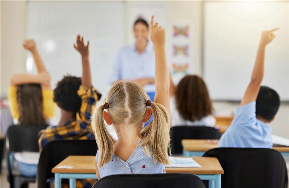 Why UK Government Policies Have Failed To Recruit Enough Teachers For Years - Vimarsana News