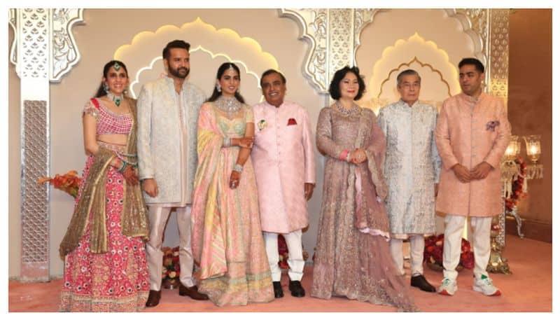 Anant Ambani, Radhika Merchant GRAND Wedding: Nita, Mukesh, Akash ...