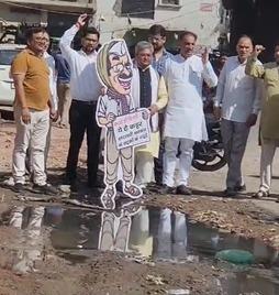 BJP Slams Kejriwal For Deteriorating State Of Delhi's Roads, Pollution BJP Slams Kejriwal For Deteriorating State Of Delhi's Roads, Pollution