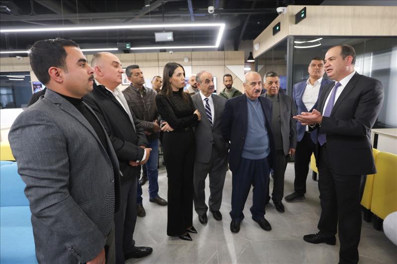 Digital Economy Minister Inspects Gov't Services Center In Madaba