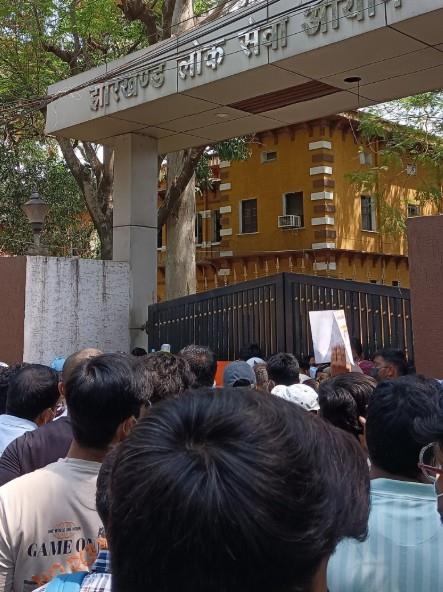 Students Gherao JPSC Office In Ranchi, Demand Release Of Exam Results Students Gherao JPSC Office In Ranchi, Demand Release Of Exam Results