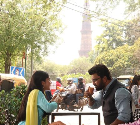 'Tumm Se Tumm Tak' Co-Stars Sharad Kelkar & Niharika Chouksey Explore Chandni Chowk Ki Galliyan 'Tumm Se Tumm Tak' Co-Stars Sharad Kelkar & Niharika Chouksey Explore Chandni Chowk Ki Galliyan