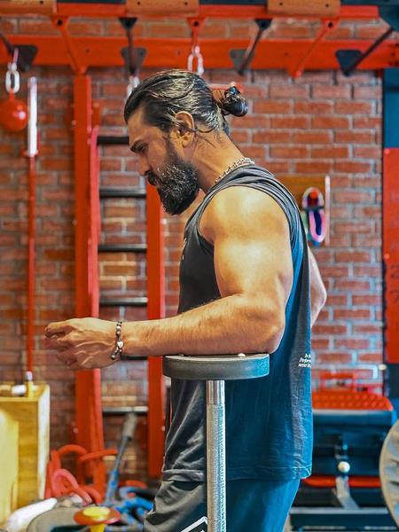 Ram Charan Gears Up For 'Changeover' For 'Peddi' Next Schedule Ram Charan Gears Up For 'Changeover' For 'Peddi' Next Schedule