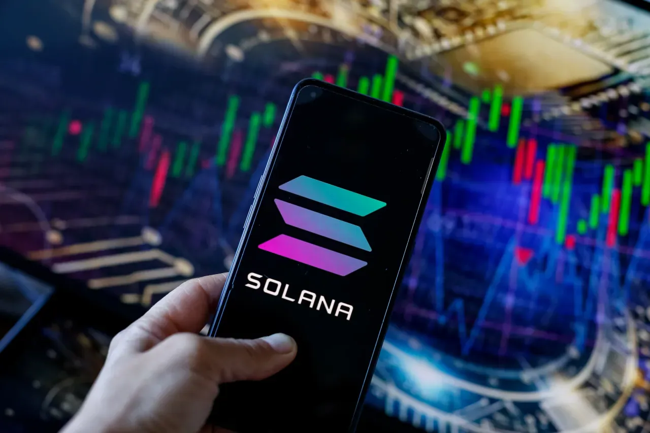 Solana Hits 4-Month High While Bitcoin Trades Sideways, Ethereum And Cardano  Slide