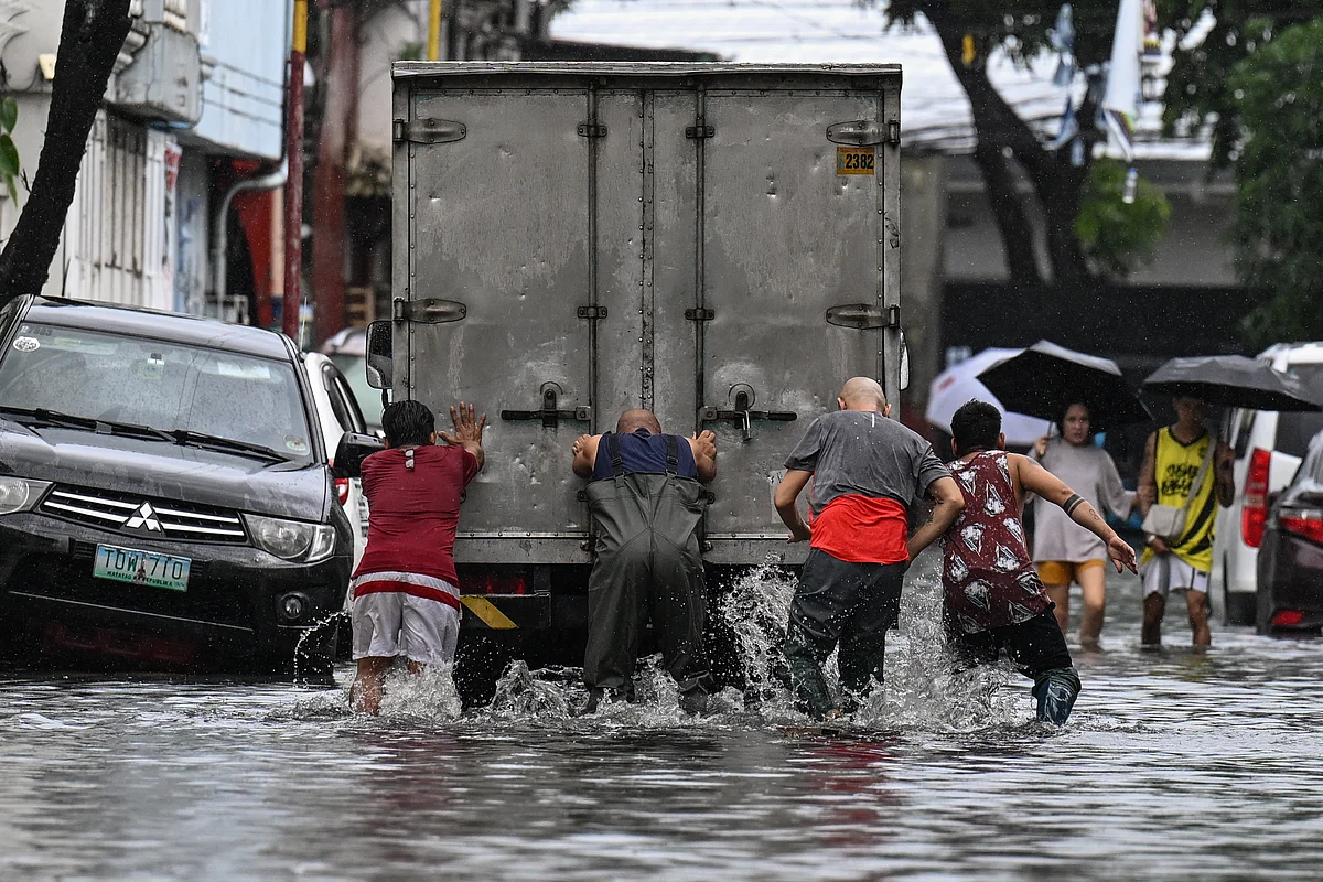 Philippines: Government Work Suspended, Tens Of Thousands Evacuated Due To Heavy Flooding  Philippines: Government Work Suspended, Tens Of Thousands Evacuated Due To Heavy Flooding