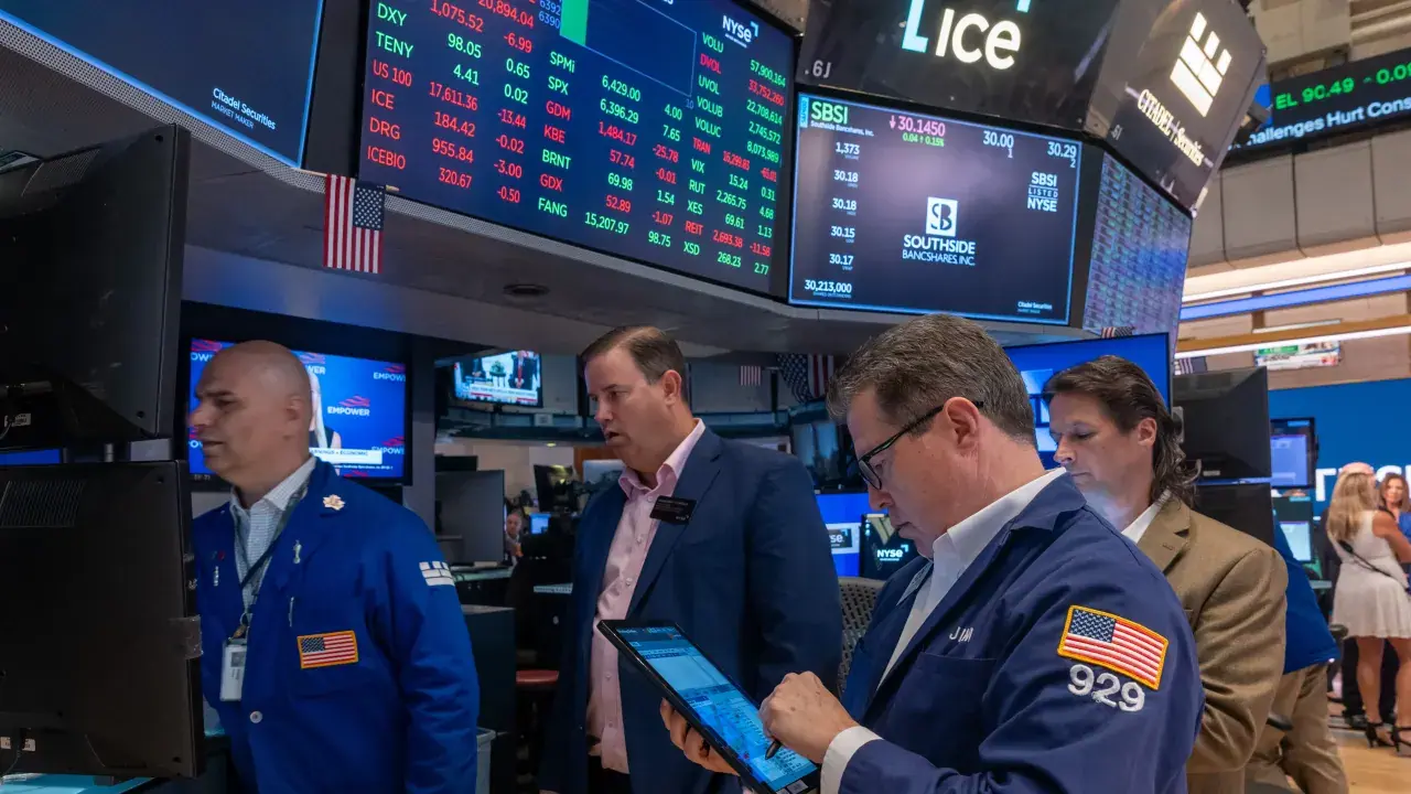 S&P 500, Nasdaq Futures Tick Up As Traders Eye Tech Earnings, China Tariff Extension: Why This Analyst Sees A Bright 12-Month Outlook S&P 500, Nasdaq Futures Tick Up As Traders Eye Tech Earnings, China Tariff Extension: Why This Analyst Sees A Bright 12-Month Outlook