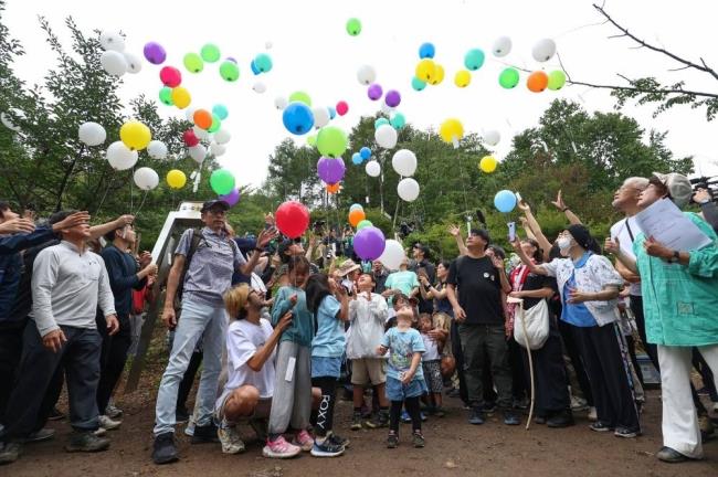 Families Mourn 40 Years  Since Japan Airlines Crash Families Mourn 40 Years  Since Japan Airlines Crash