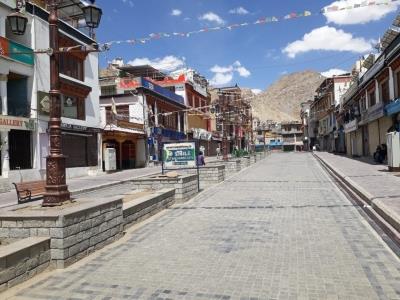 Bollywood Film Unit Hit By Food Poisoning In Leh, Over 100 Members Admitted To Hospital Bollywood Film Unit Hit By Food Poisoning In Leh, Over 100 Members Admitted To Hospital