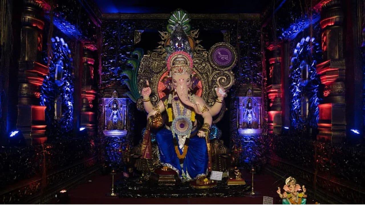 Ganesh Chaturthi 2025: Step-By-Step Guide On How To Perform Ganesh Puja At Home Ganesh Chaturthi 2025: Step-By-Step Guide On How To Perform Ganesh Puja At Home