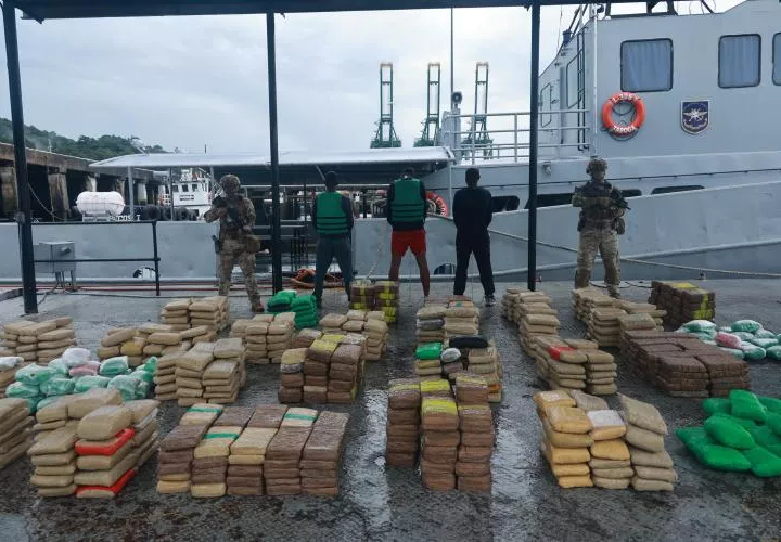 In The Waters Of San Carlos Panama, A Homemade Boat Gets Busted With Illicit Cargo On Board - In The Waters Of San Carlos Panama, A Homemade Boat Gets Busted With Illicit Cargo On Board -