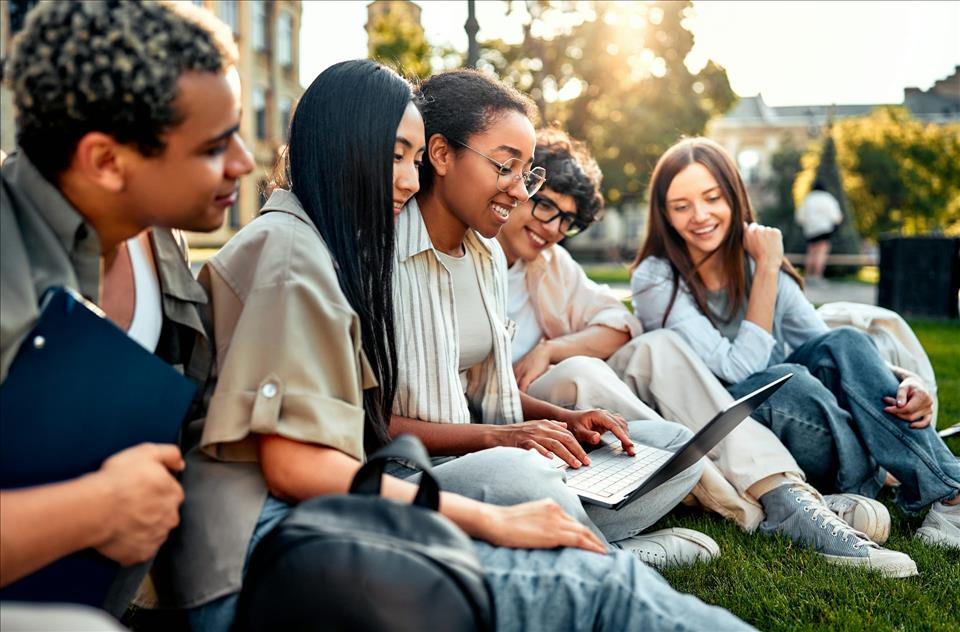 Labour To Revive Maintenance Grants And Further Education  But Can It Improve Skills And Social Mobility At The Same Time? Harbucks/Shutterstock