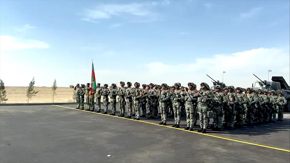 Azerbaijani Defense Minister Meets With“Unity-2025” Drills Compatriots (PHOTO/VIDEO)