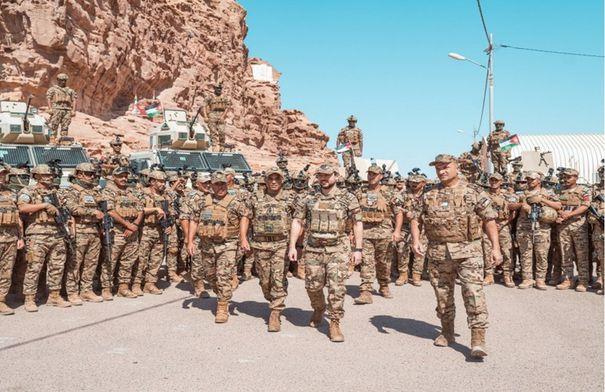 ولي العهد يتابع تمرينا تعبويا لكتيبة التدخل السريع ولي العهد يتابع تمرينا تعبويا لكتيبة التدخل السريع