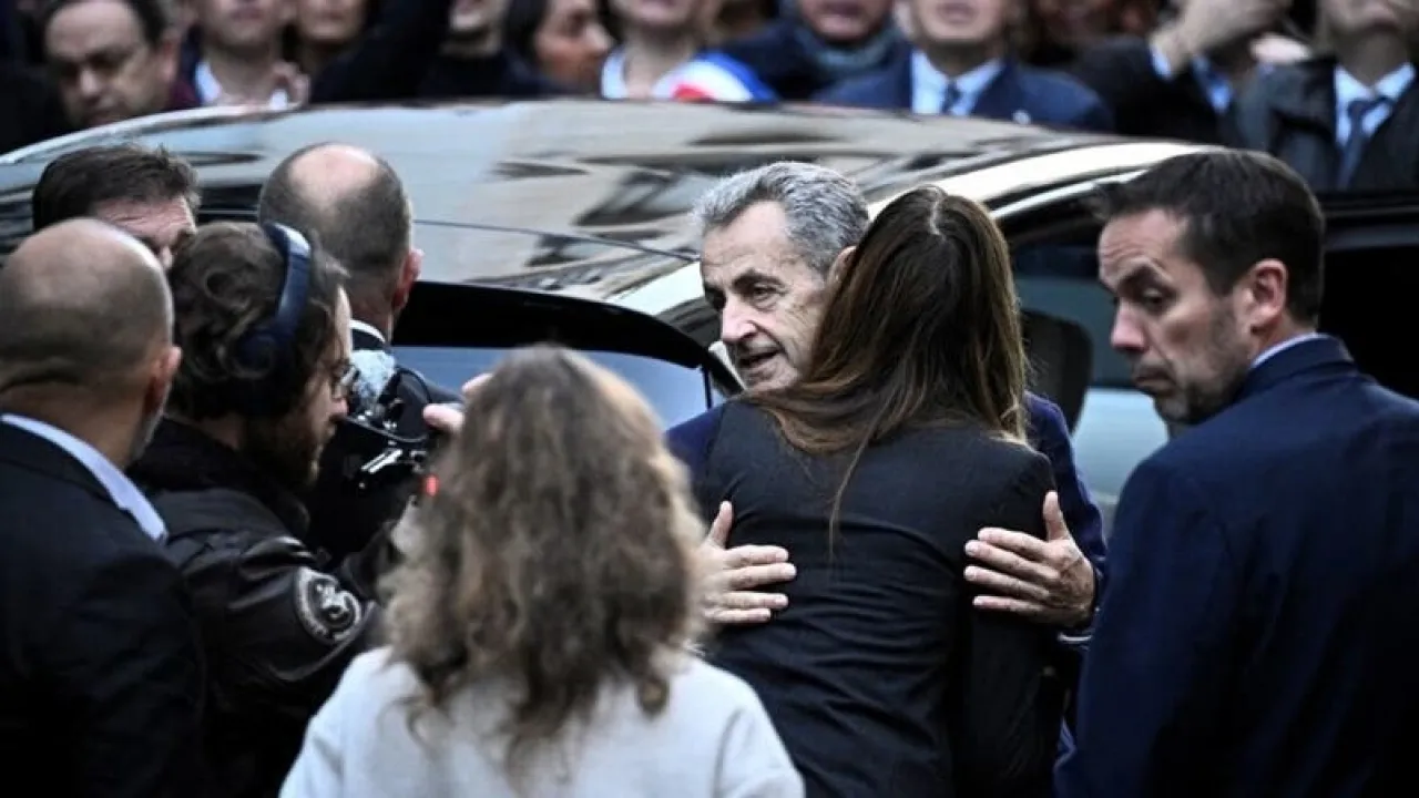 فيديو لسجناء يهددون ساركوزي.. والشرطة الفرنسية تستجوب 3 فيديو لسجناء يهددون ساركوزي.. والشرطة الفرنسية تستجوب 3