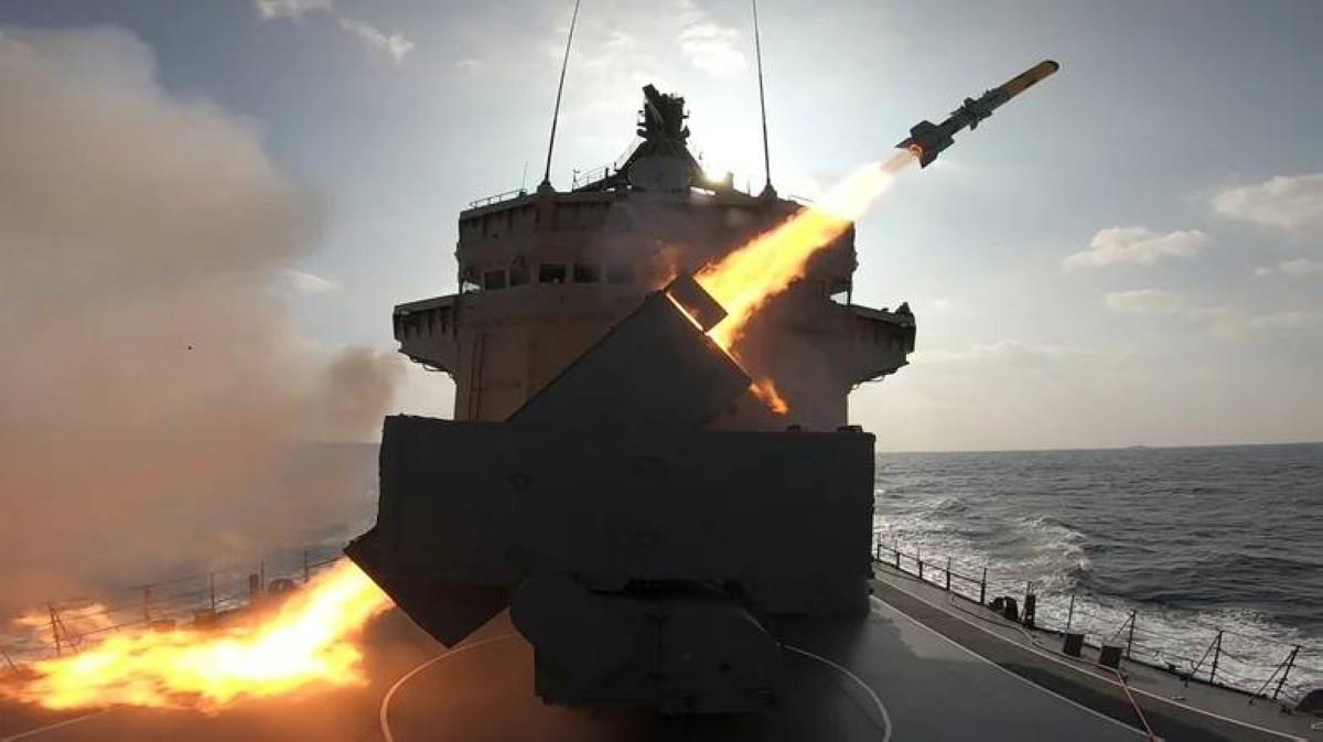 الصين تهزّ هيمنة حاملات الطائرات الأمريكية بميزة خارقة الصين تهزّ هيمنة حاملات الطائرات الأمريكية بميزة خارقة