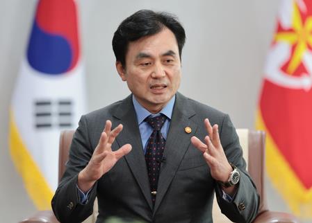South Korea's Defence Minister Inspects Security Safety Control Tower Ahead Of APEC Summit South Korea's Defence Minister Inspects Security Safety Control Tower Ahead Of APEC Summit