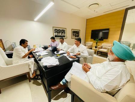 Rajasthan: Congress Holds Crucial Meeting With State Leaders Rajasthan: Congress Holds Crucial Meeting With State Leaders