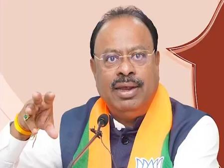 Maha Minister Bawankule Offers Clarification As 'Phone, Whatsapp Groups Under Watch' Remark Sparks Row Maha Minister Bawankule Offers Clarification As 'Phone, Whatsapp Groups Under Watch' Remark Sparks Row