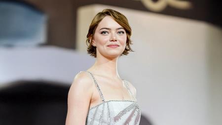 Emma Stone: Willem Dafoe's Actually An Alien Emma Stone: Willem Dafoe's Actually An Alien