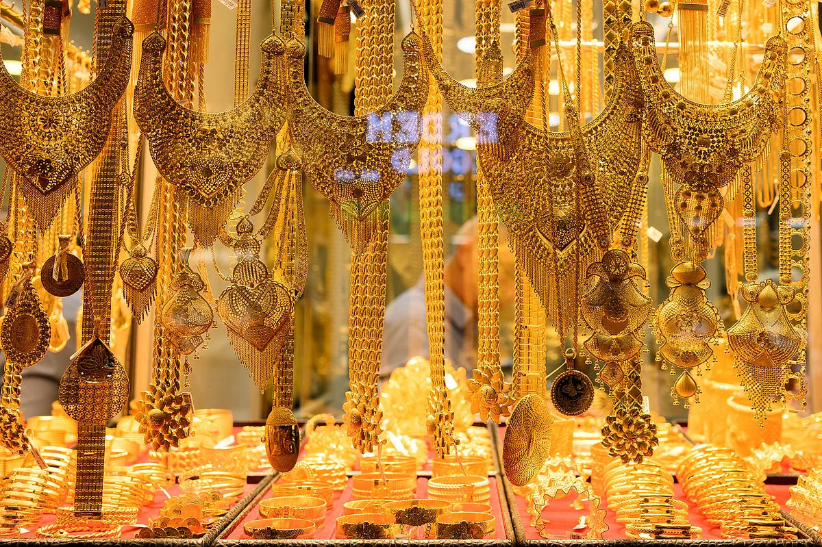 Dubai: Woman To Pay Dh15,000 After Stealing Gold Necklace  Dubai: Woman To Pay Dh15,000 After Stealing Gold Necklace
