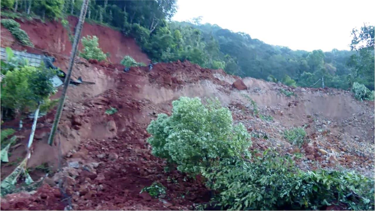 Idukki Landslide: Man Killed, Wife Injured As Debris Buries Two Houses In Adimali Idukki Landslide: Man Killed, Wife Injured As Debris Buries Two Houses In Adimali