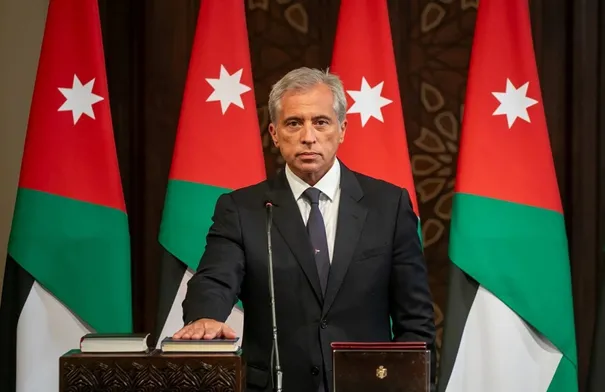 رئيس الوزراء يهنئ القاضي بتوليه منصب رئيس مجلس النواب رئيس الوزراء يهنئ القاضي بتوليه منصب رئيس مجلس النواب