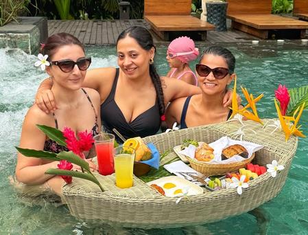 Soha Ali Khan Shares Moments From Her Relaxing Pool Time In Goa With Friends Soha Ali Khan Shares Moments From Her Relaxing Pool Time In Goa With Friends