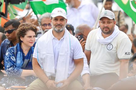 Fairpoint: Bihar Election Proving To Be Political Mirror Reflecting Rahul Gandhi's Activism Dilemma Fairpoint: Bihar Election Proving To Be Political Mirror Reflecting Rahul Gandhi's Activism Dilemma