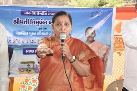 Union Minister Launches Coastal Cleanup Drive In Gujarat's Bhavnagar Union Minister Launches Coastal Cleanup Drive In Gujarat's Bhavnagar