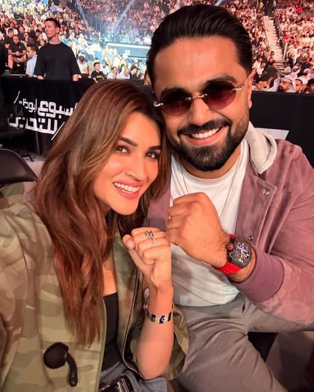 Kriti Sanon Drops Glimpses From Her UFC Date With Rumoured Beau Kabir Bahia Kriti Sanon Drops Glimpses From Her UFC Date With Rumoured Beau Kabir Bahia