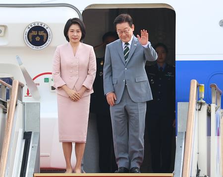 South Korean President Lee Departs For Malaysia To Attend ASEAN Summit South Korean President Lee Departs For Malaysia To Attend ASEAN Summit