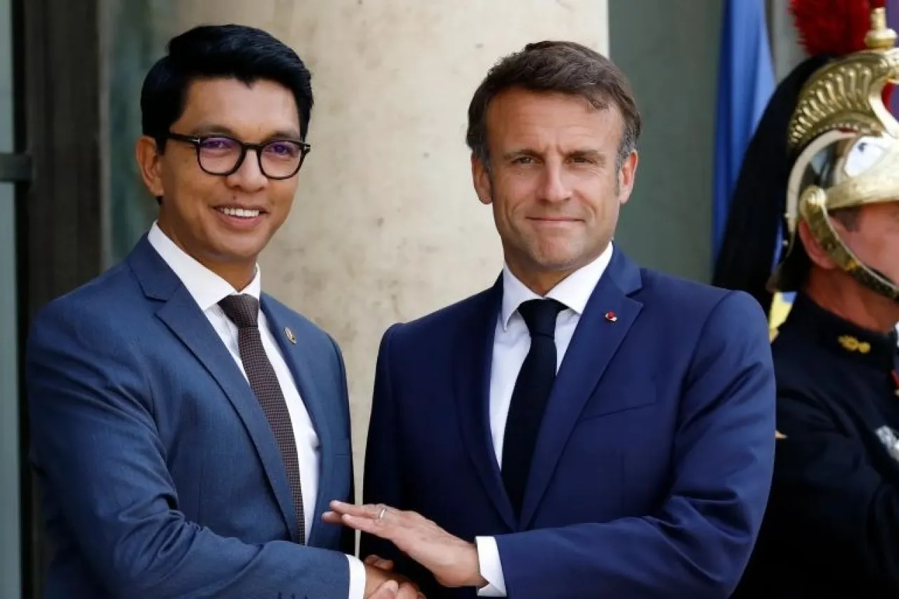 مدغشقر تسقط الجنسية عن رئيسها  "الهارب" مدغشقر تسقط الجنسية عن رئيسها  "الهارب"