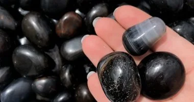 4 طرق عملية لاستخدام العقيق الأسود والحصول على طاقة إيجابية وسعادة 4 طرق عملية لاستخدام العقيق الأسود والحصول على طاقة إيجابية وسعادة