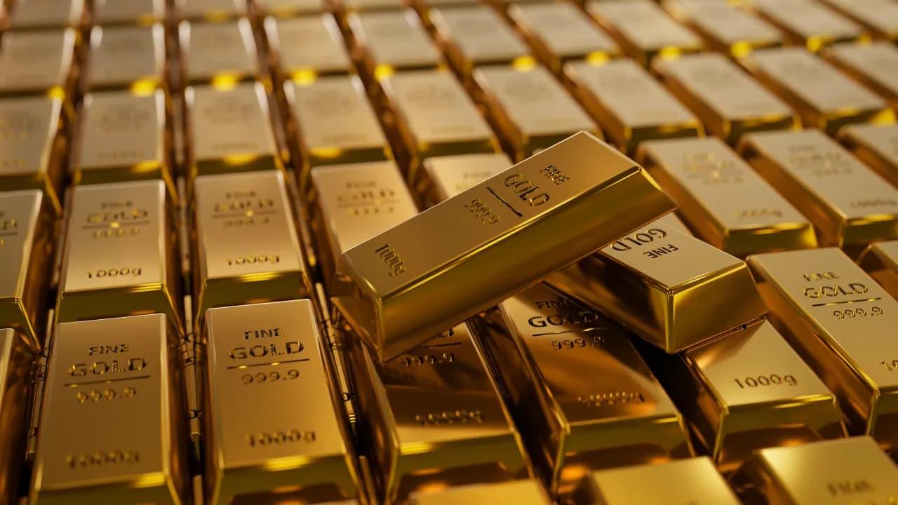 Gold Price Falls Below $4,000 For The First Time Since Trump Threatened 'Massive' Tariff Hikes On China Gold Price Falls Below $4,000 For The First Time Since Trump Threatened 'Massive' Tariff Hikes On China