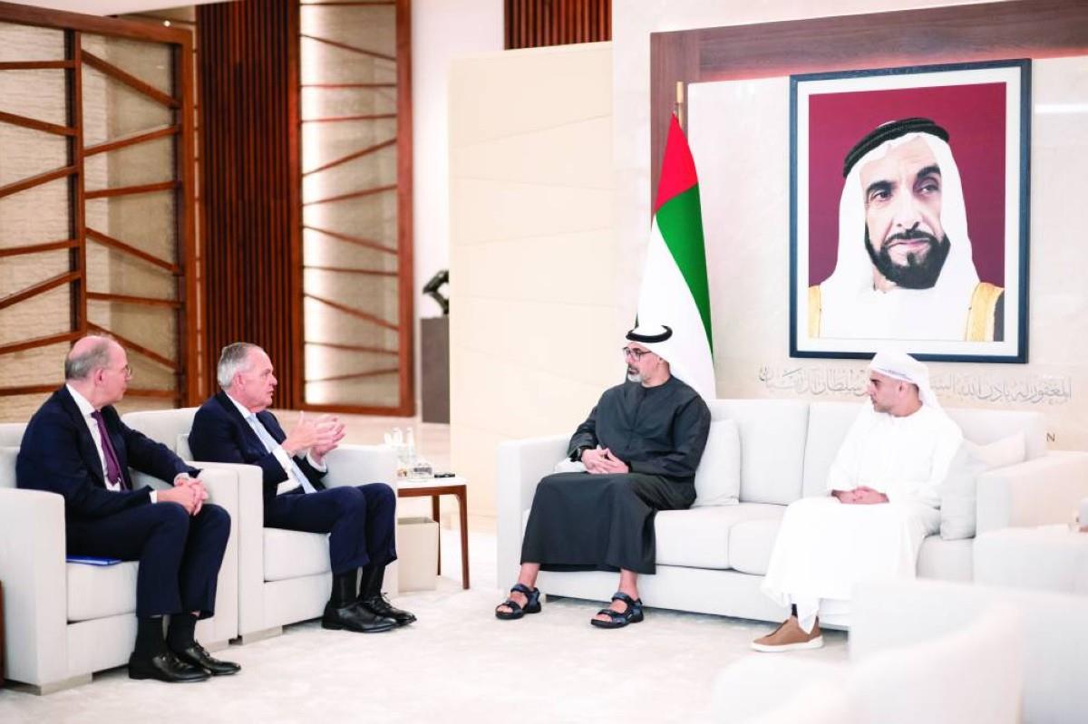 خالد بن محمد بن زايد يبحث فرص التعاون مع "ستيت ستريت" لإدارة الأصول المالية خالد بن محمد بن زايد يبحث فرص التعاون مع "ستيت ستريت" لإدارة الأصول المالية