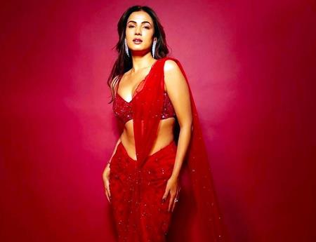 Sonal Chauhan To Star In 'Mirzapur: The Film': Still Sinking In Sonal Chauhan To Star In 'Mirzapur: The Film': Still Sinking In