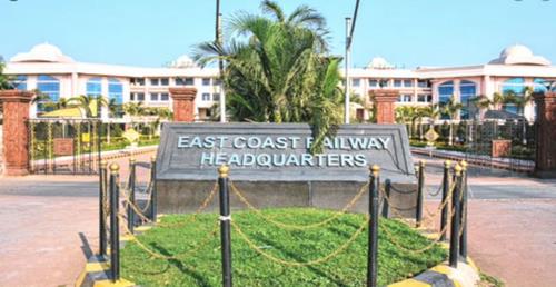 East Coast Railway Cancels 43 Trains In View Of Cyclone 'Montha' East Coast Railway Cancels 43 Trains In View Of Cyclone 'Montha'