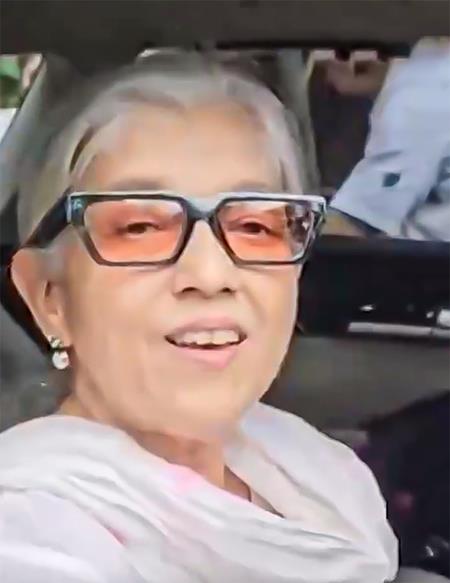 Ratna Pathak Shah Aka Maya From Sarabhai Vs Sarabhai Urges Fans To Bid Farewell To Late Satish Shah With A Smile Ratna Pathak Shah Aka Maya From Sarabhai Vs Sarabhai Urges Fans To Bid Farewell To Late Satish Shah With A Smile