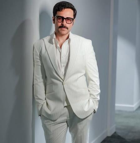 Emraan Hashmi Urges Muslim Community To Turn Up For 'Haq' Emraan Hashmi Urges Muslim Community To Turn Up For 'Haq'