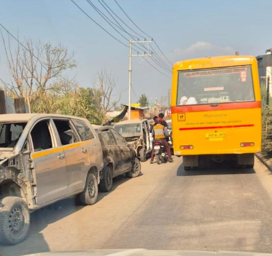 Encroachment Narrows Baba Dembnaqashpora Road Encroachment Narrows Baba Dembnaqashpora Road